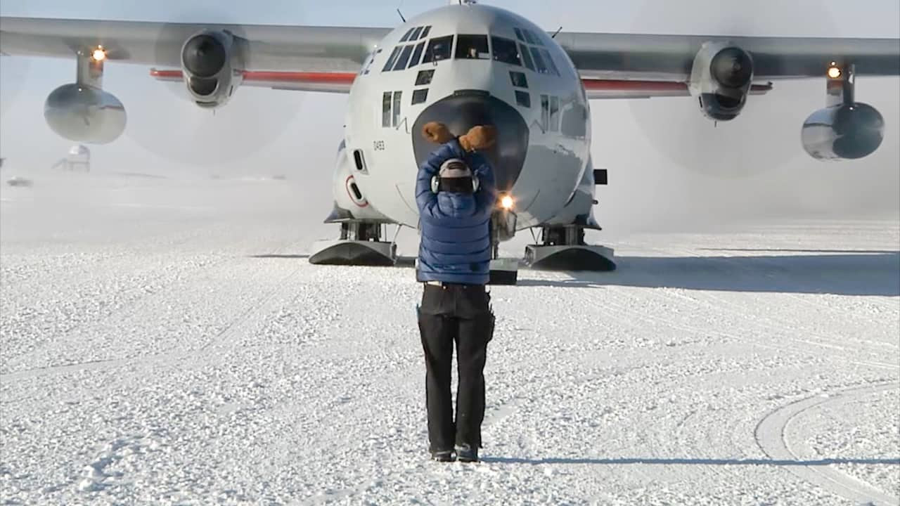 צפייה בסרט המלא - חורים שחורים - מסרים מקצות היקום - לצפיה בטריילר