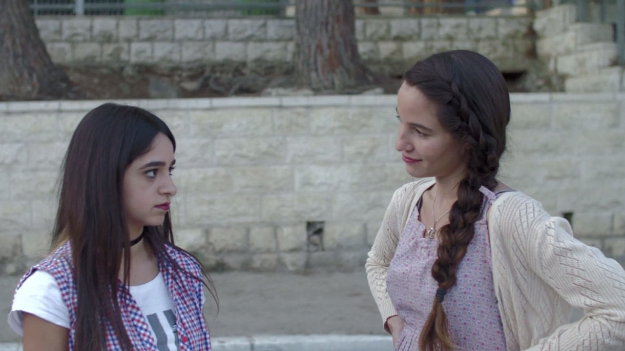 צפייה בסרט המלא - בת שירות - לצפיה בטריילר