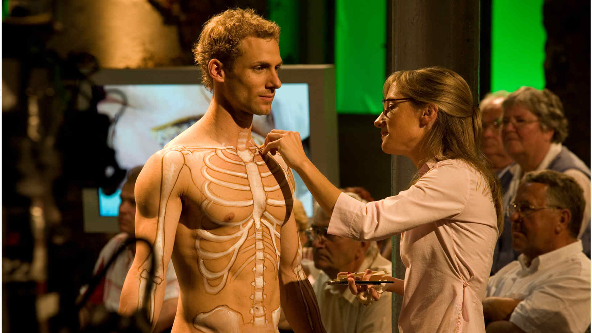 צפייה בסרט המלא - האזמל של גונתר - פציעות שלד - לצפיה בטריילר