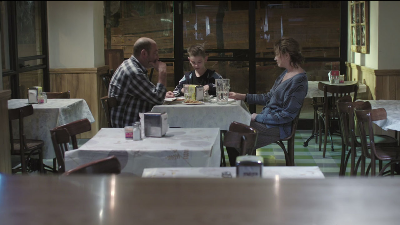 צפייה בסרט המלא - כמו בבית - לצפיה בטריילר